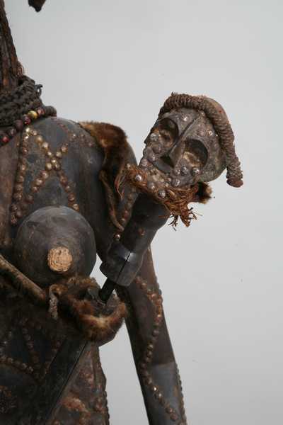 Ngata(statue), d`afrique : Rép.démoncratique du Congo., statuette Ngata(statue), masque ancien africain Ngata(statue), art du Rép.démoncratique du Congo. - Art Africain, collection privées Belgique. Statue africaine de la tribu des Ngata(statue), provenant du Rép.démoncratique du Congo., 971 Une des trois statues de circoncision h.147cm.Placée dans le village,la gardienne armée d